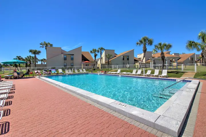 Horizon South Resort | Community Amenities | 4 Outdoor Pools